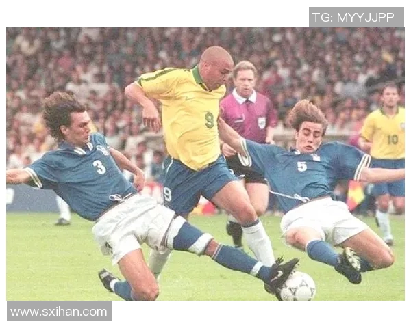 足球明星你们认识吗他们的故事与成就让我们一起回顾辉煌瞬间